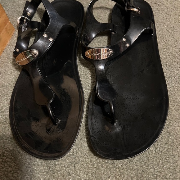 Micheal Kors flat sandals - Picture 2 of 4